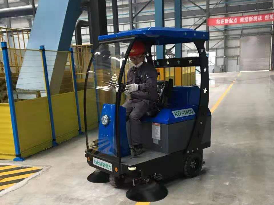 工廠車(chē)間清潔使用掃地機(jī)