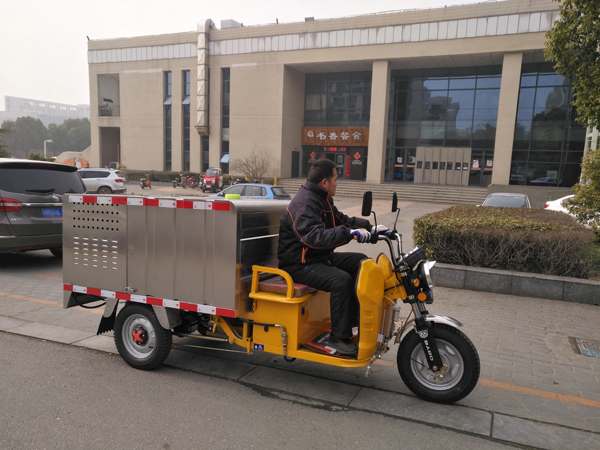 小型電動(dòng)高壓清洗車(chē)