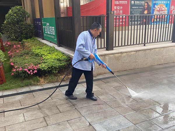 高壓水清洗機(jī)的使用圖片