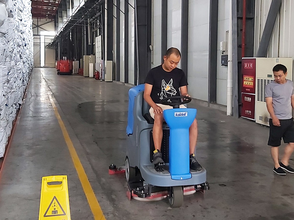 物資儲備庫清潔使用洗地機