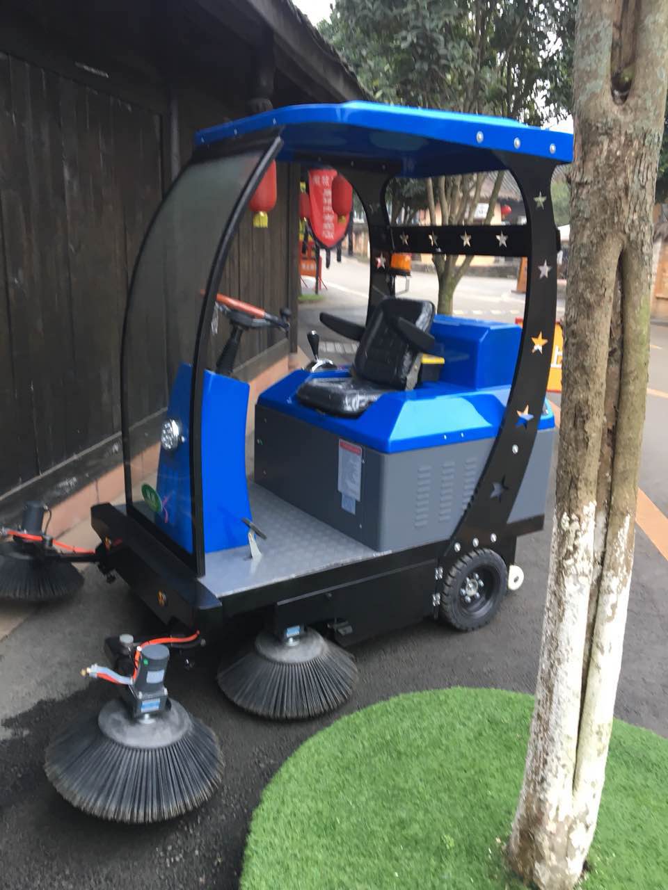 斑竹林公園清潔使用掃地車